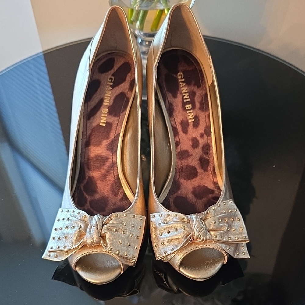 Gianni Bini Metallic Gold Bow Heels